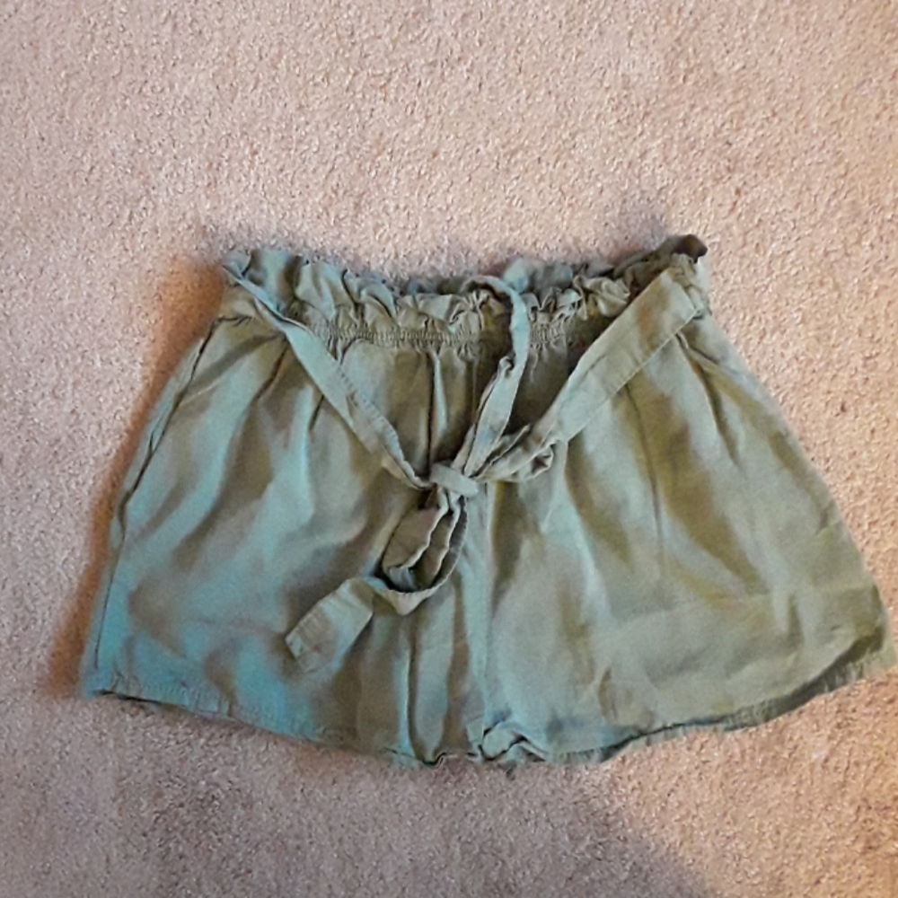 🍒Green shorts made in Italy size 4 - Picture 1 of 2